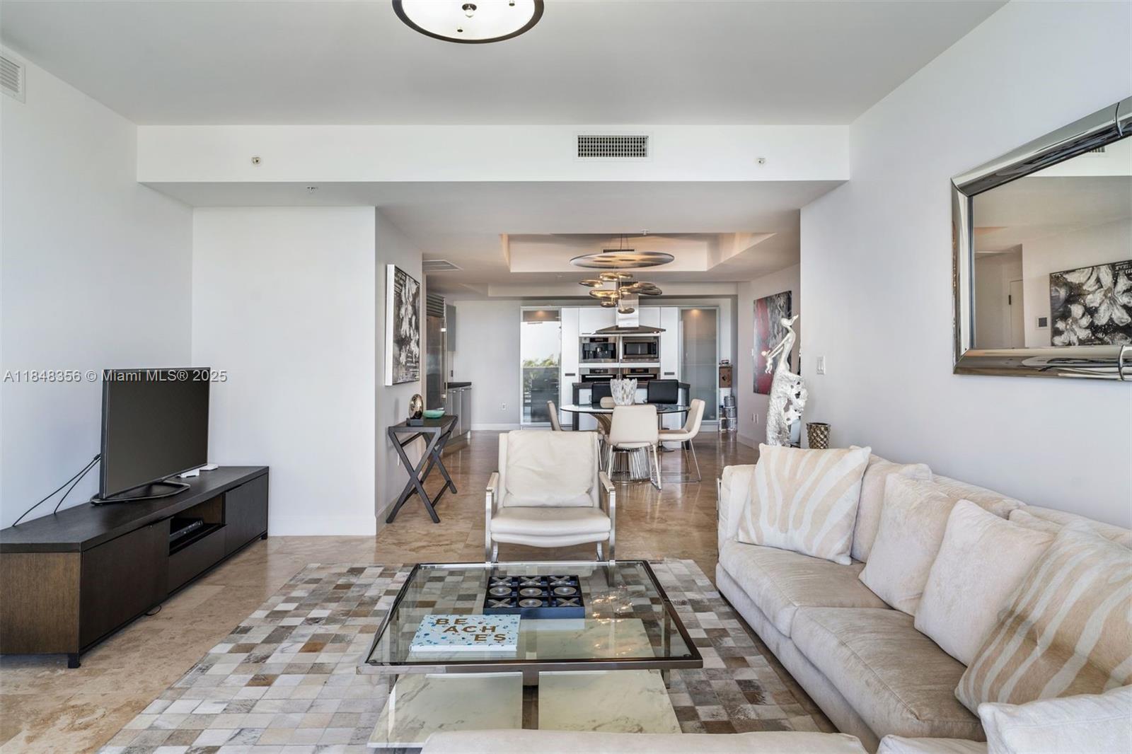 Ver detalles 604 2 / 3 1643 sq. ft. $ 2025-07-28 0 foto