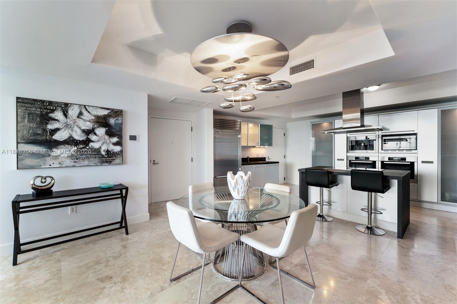 Ver detalles 604 2 / 3 1643 sq. ft. $ 2025-07-28 0 foto