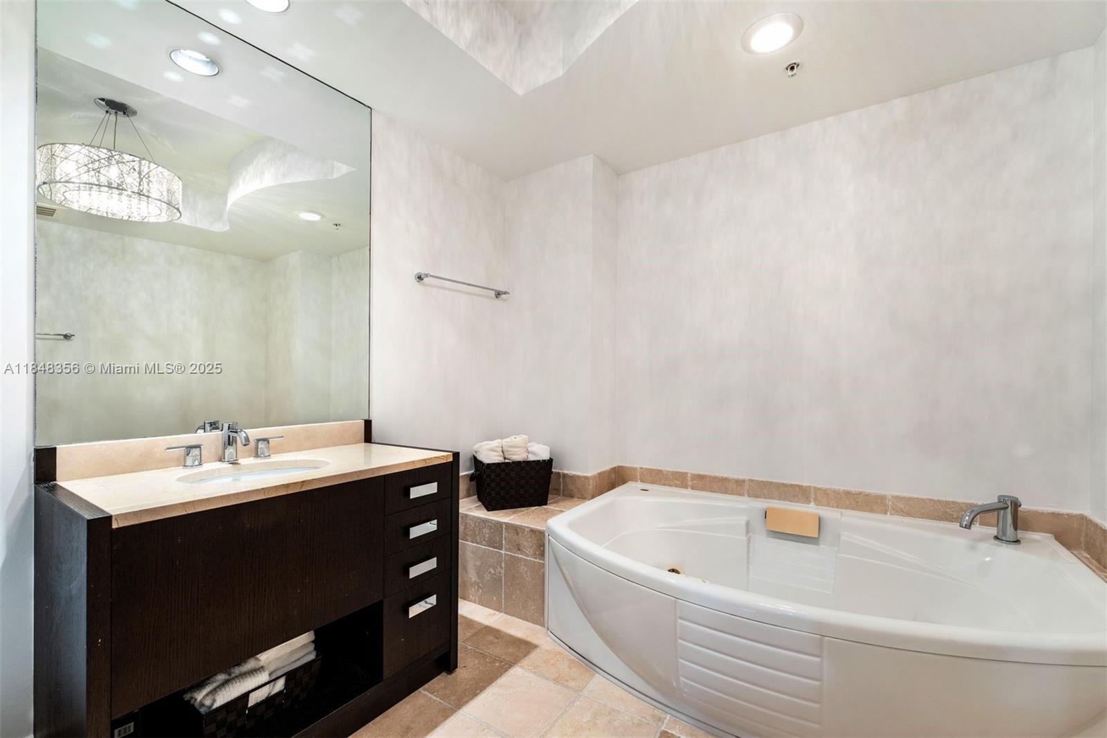 Ver detalles 604 2 / 3 1643 sq. ft. $ 2025-07-28 0 foto