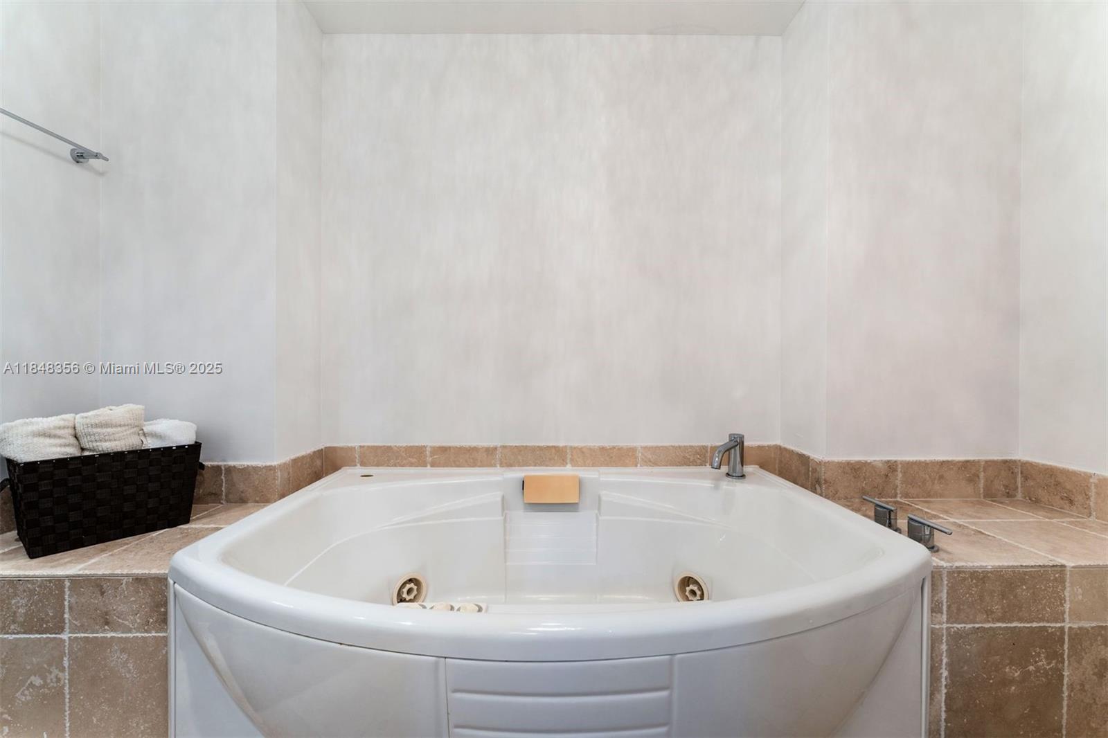 Ver detalles 604 2 / 3 1643 sq. ft. $ 2025-07-28 0 foto