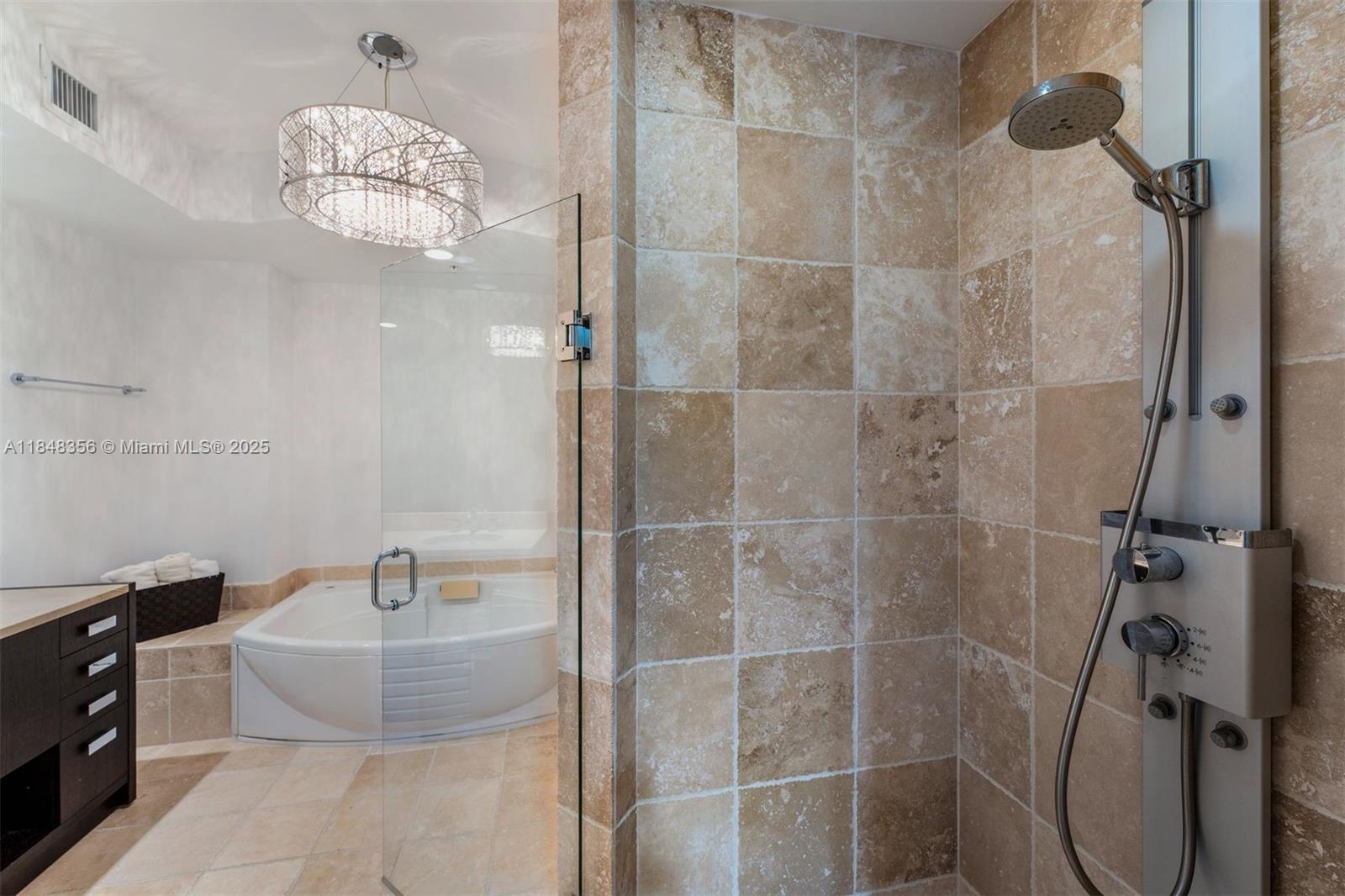 Ver detalles 604 2 / 3 1643 sq. ft. $ 2025-07-28 0 foto