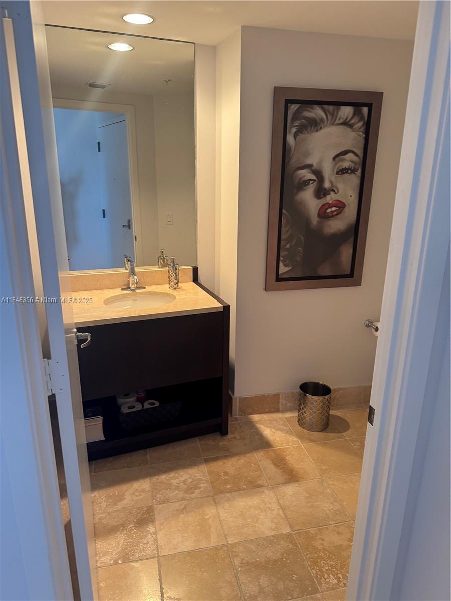 Ver detalles 604 2 / 3 1643 sq. ft. $ 2025-07-28 0 foto