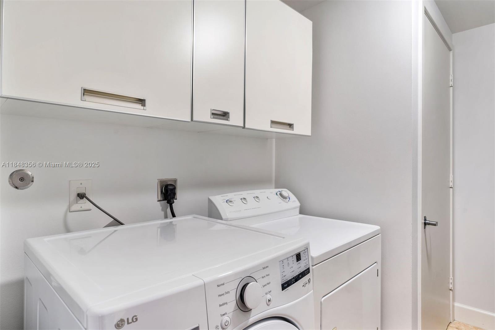 Ver detalles 604 2 / 3 1643 sq. ft. $ 2025-07-28 0 foto