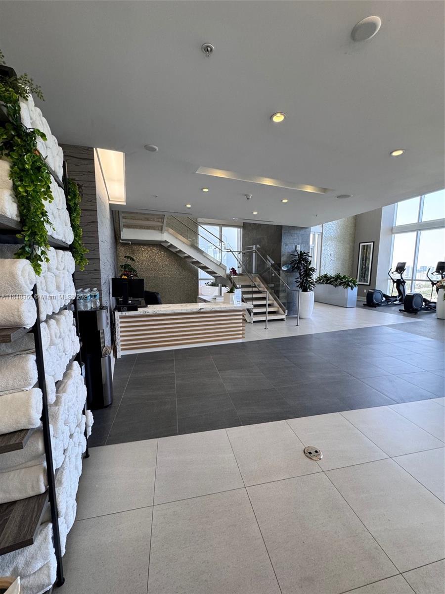 Ver detalles 604 2 / 3 1643 sq. ft. $ 2025-07-28 0 foto