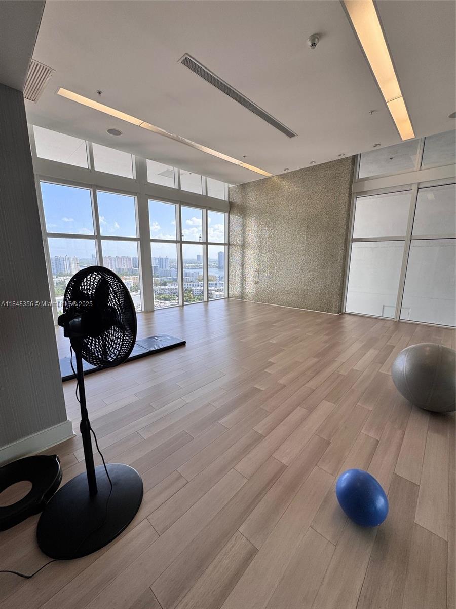 Ver detalles 604 2 / 3 1643 sq. ft. $ 2025-07-28 0 foto