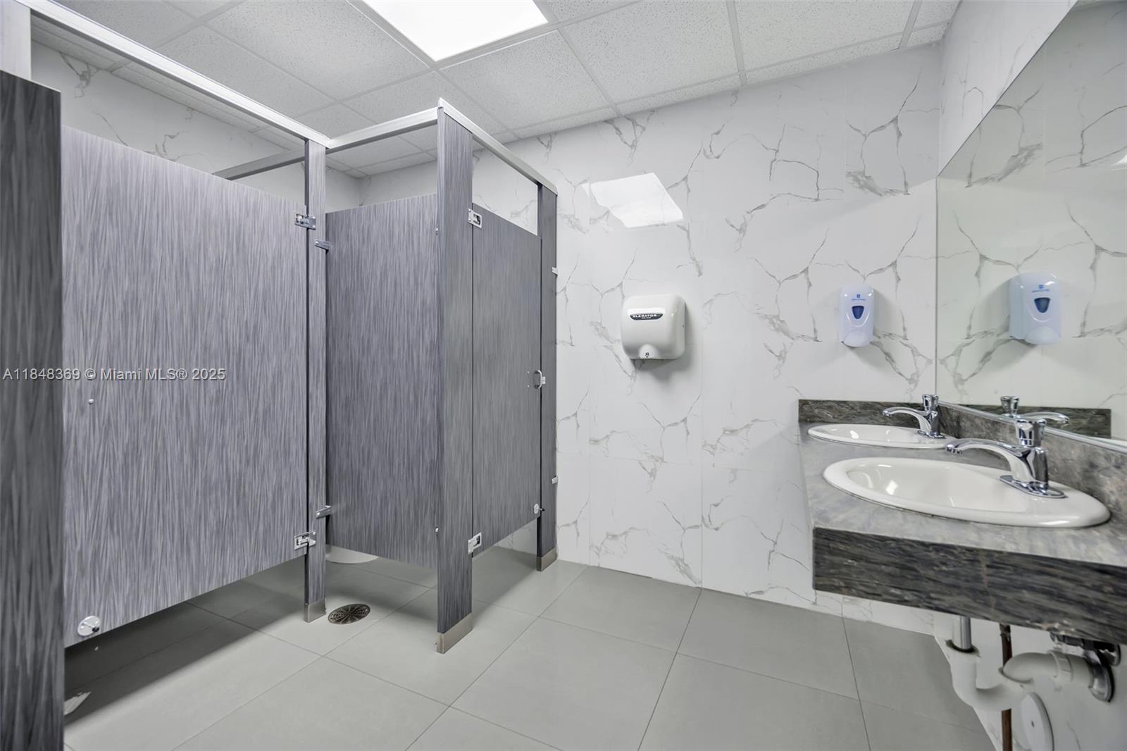   /   sq. ft. $ 2025-07-28 0 foto
