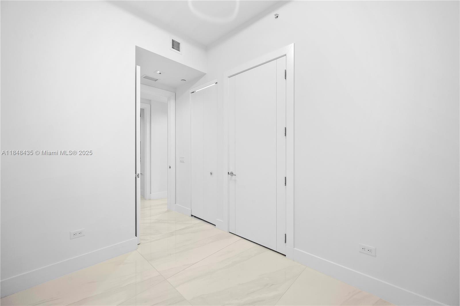2603 3 / 5 3110 sq. ft. $ 2025-07-28 0 foto