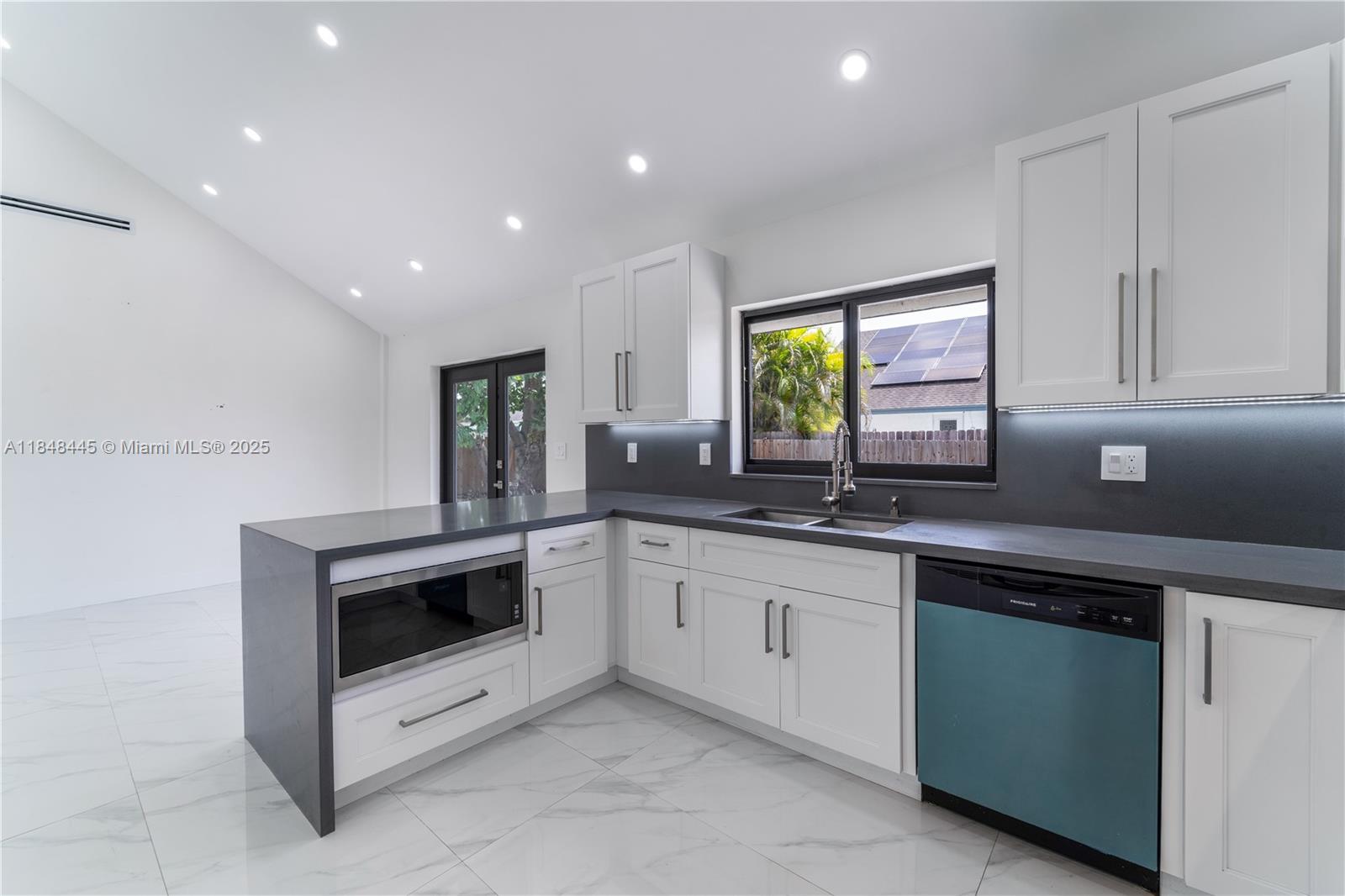 20735 3 / 2 1351 sq. ft. $ 2025-09-10 0 foto