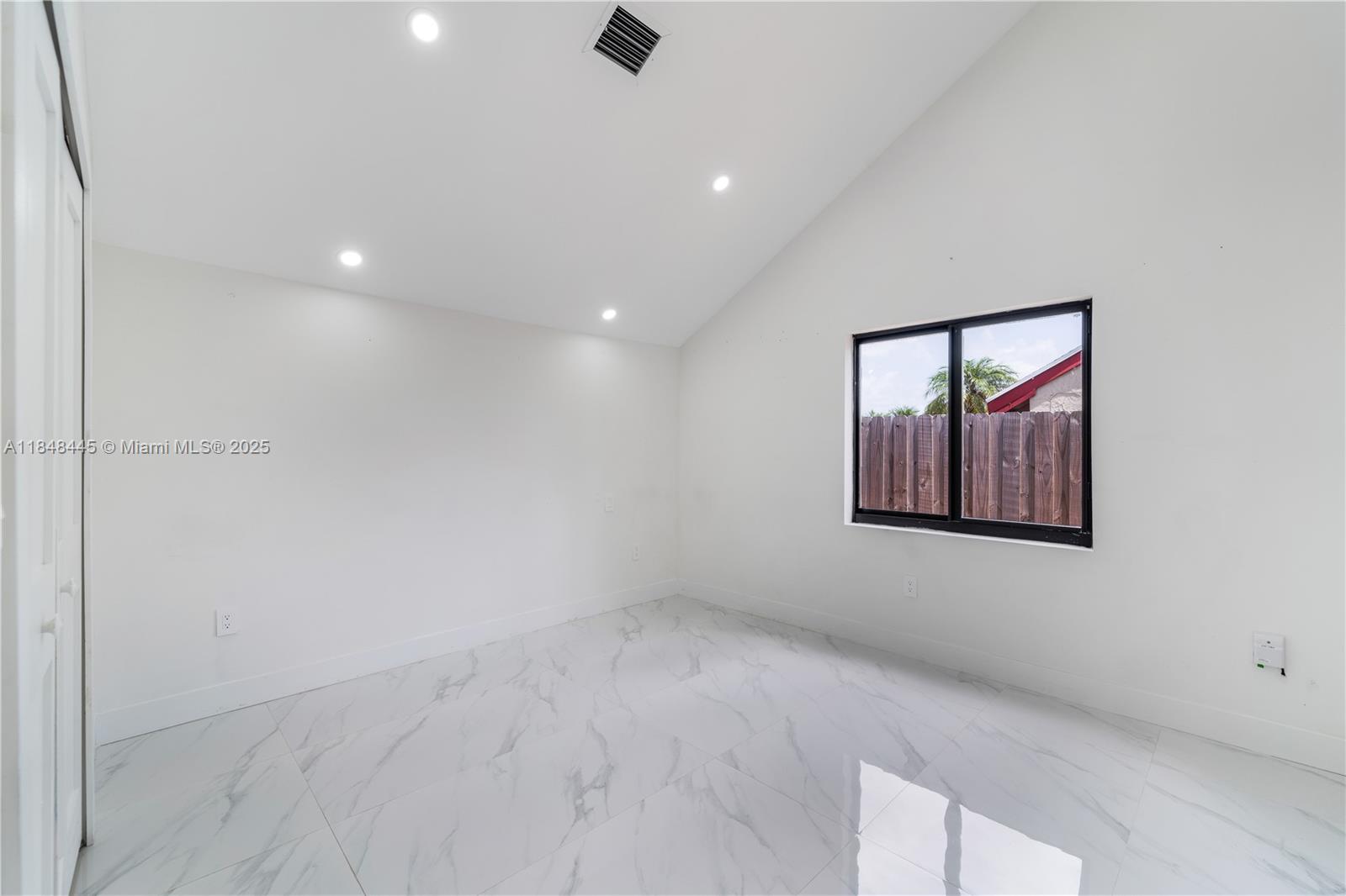 20735 3 / 2 1351 sq. ft. $ 2025-09-10 0 foto