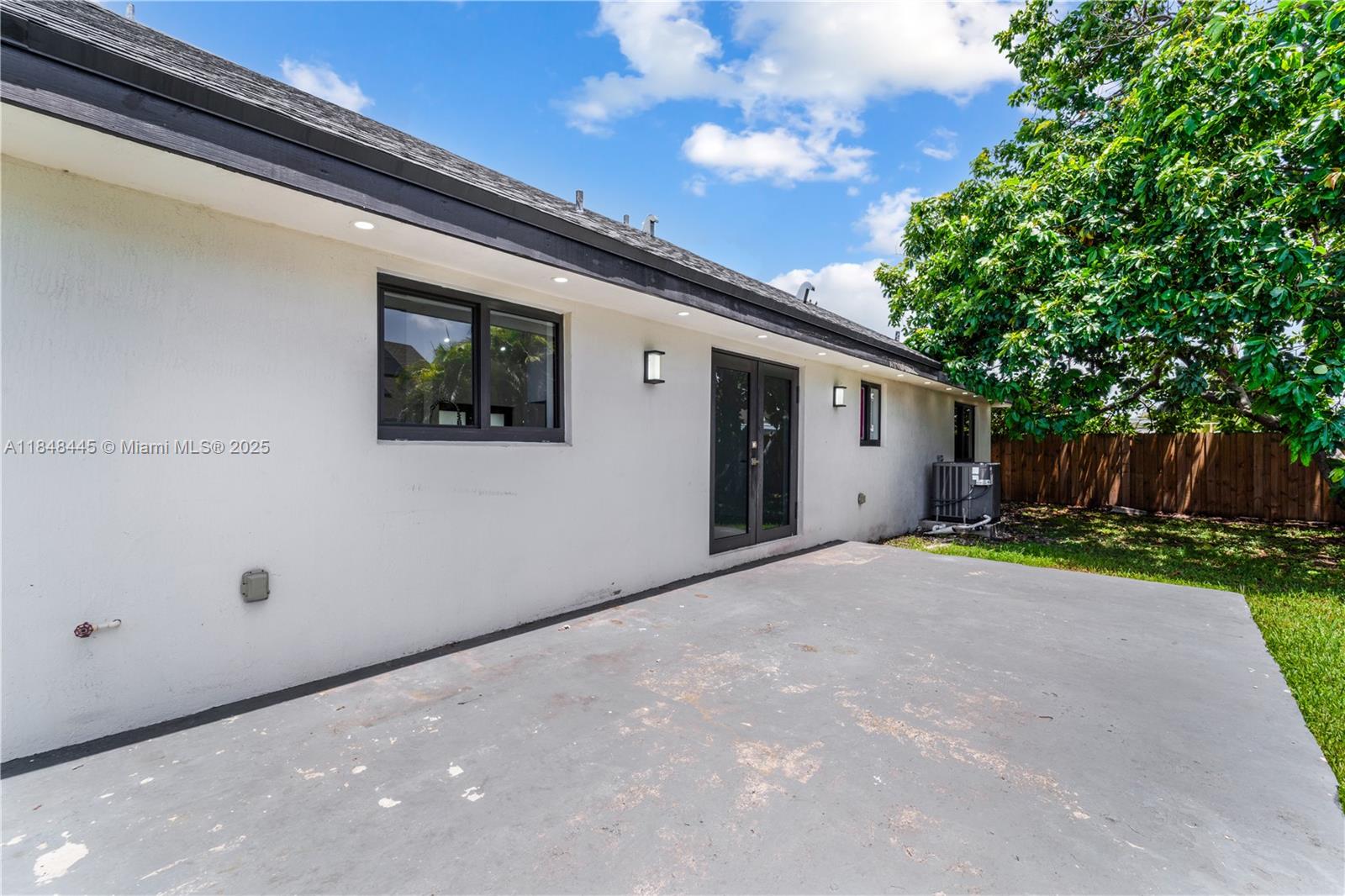 20735 3 / 2 1351 sq. ft. $ 2025-09-10 0 foto