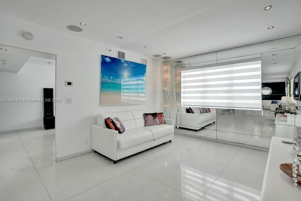 See details 507/509 3 / 2 1440 sq. ft. $ 2025-07-28 0 Photo