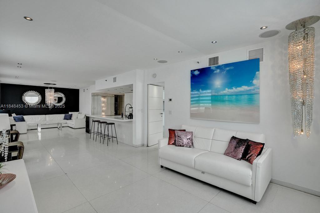 See details 507/509 3 / 2 1440 sq. ft. $ 2025-07-28 0 Photo