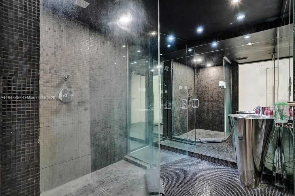 See details 507/509 3 / 2 1440 sq. ft. $ 2025-07-28 0 Photo