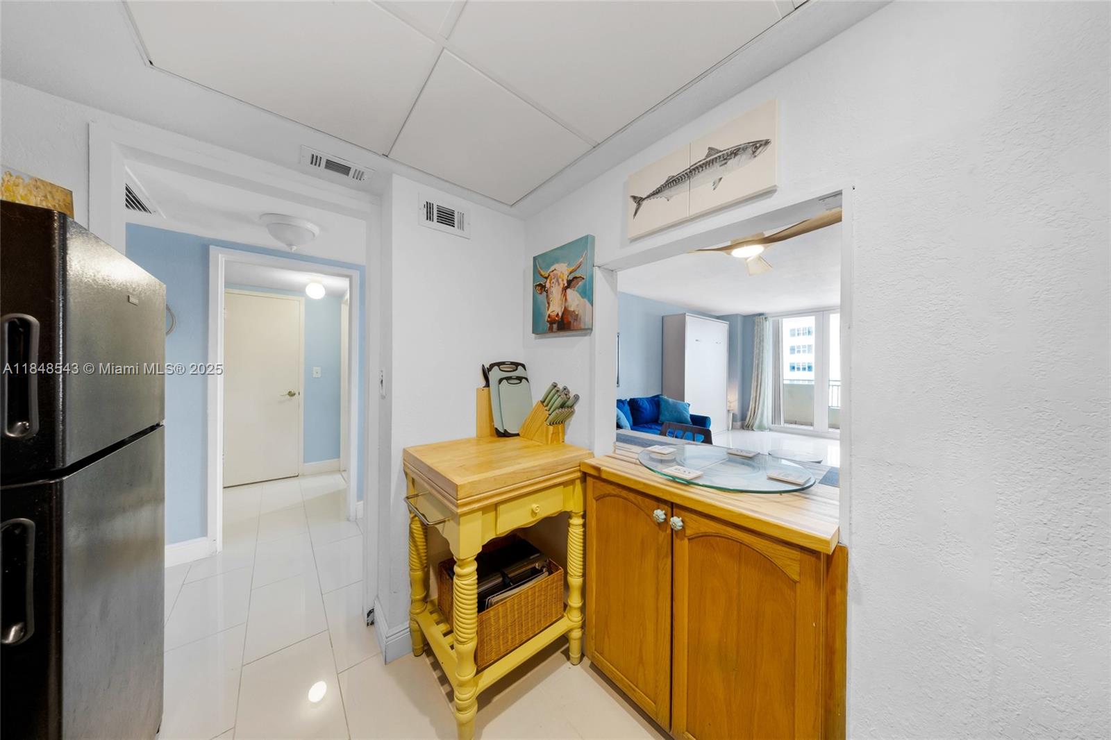 Photo of 3180 Ocean Dr  #607, Hallandale Beach, Florida, 33009 - Kitchen area and counter top