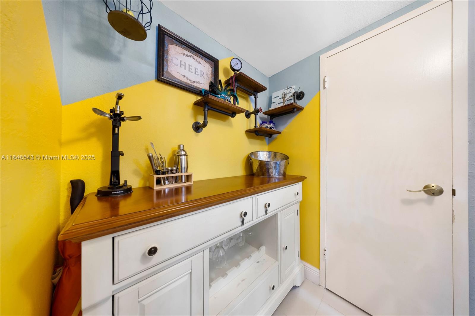 Photo of 3180 Ocean Dr  #607, Hallandale Beach, Florida, 33009 - Bar area in unit