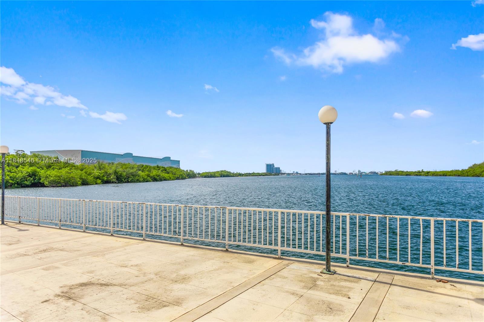 725 1 / 2 762 sq. ft. $ 2025-09-22 0 Photo