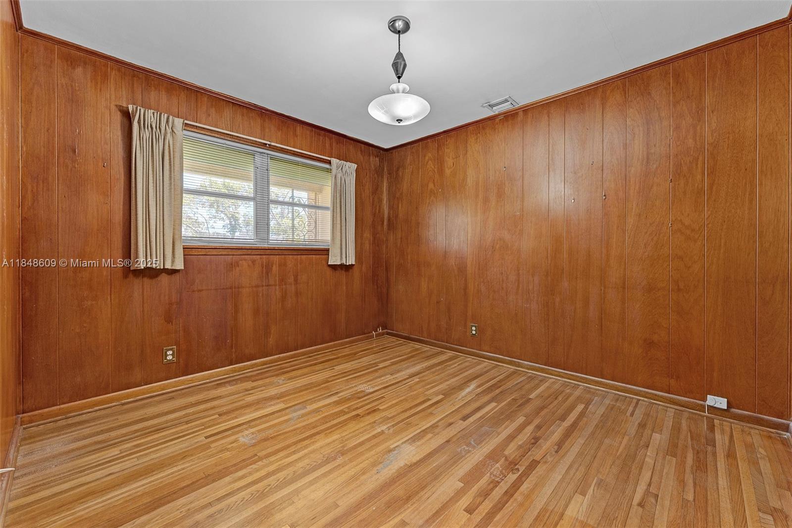 See details / sq. ft. $ 2025-07-29 0 Photo