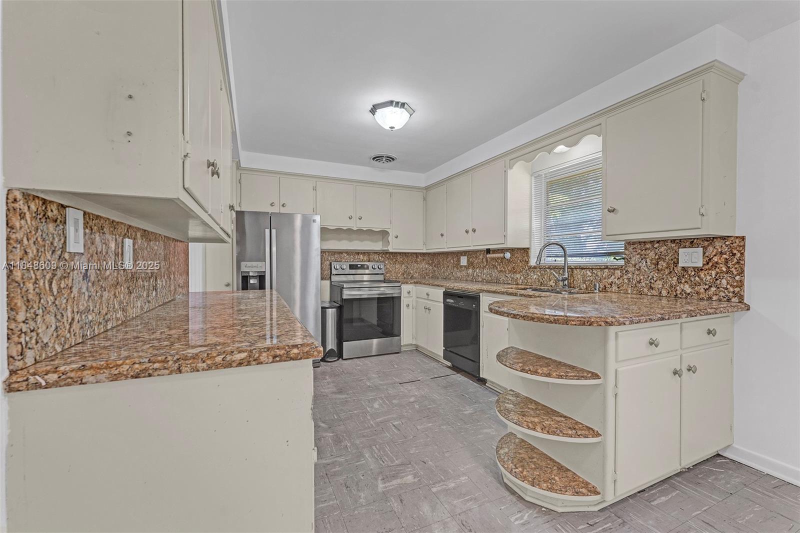 See details / sq. ft. $ 2025-07-29 0 Photo