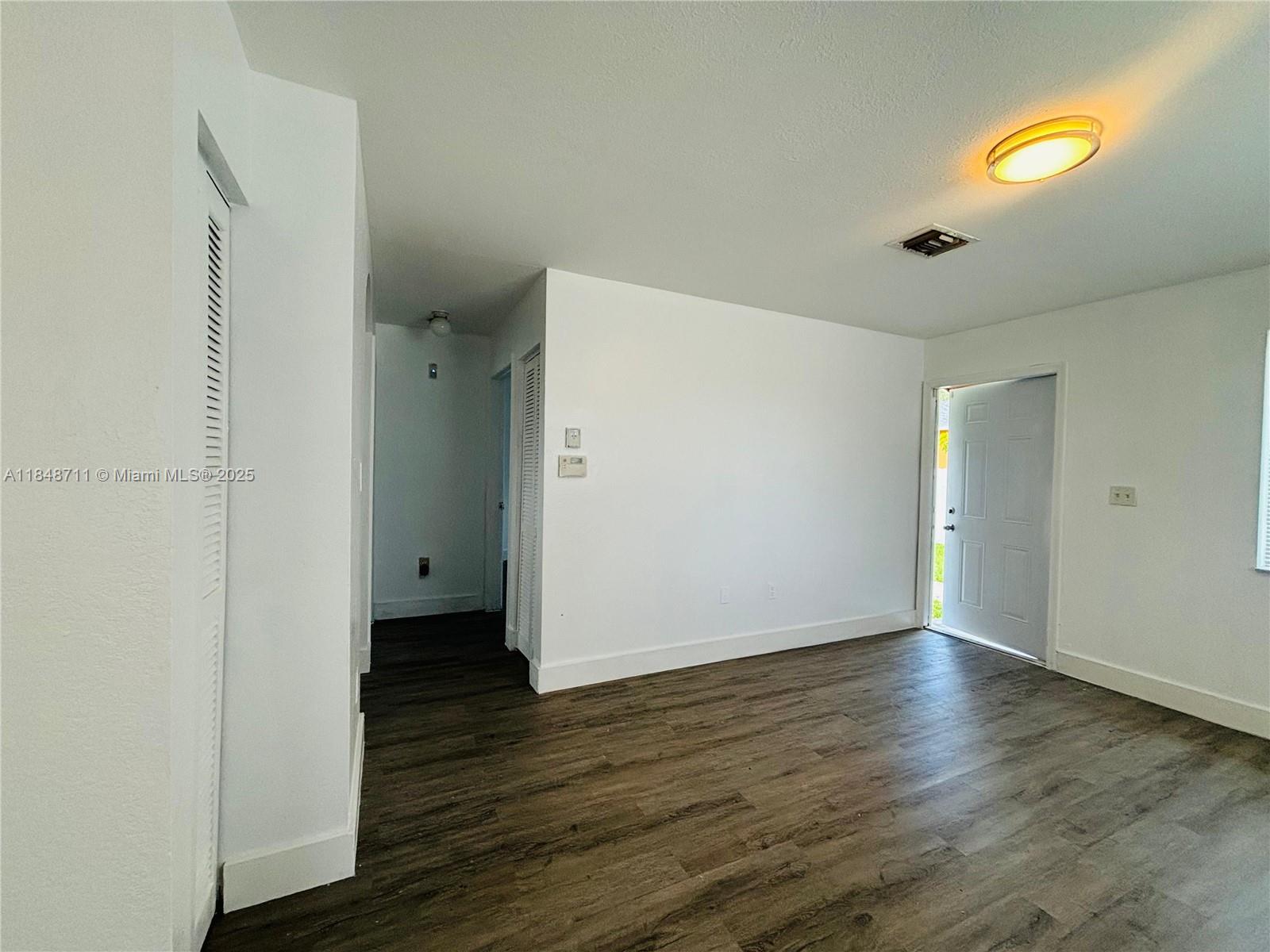 Ver detalles / 1485 sq. ft. $ 2025-07-29 0 foto
