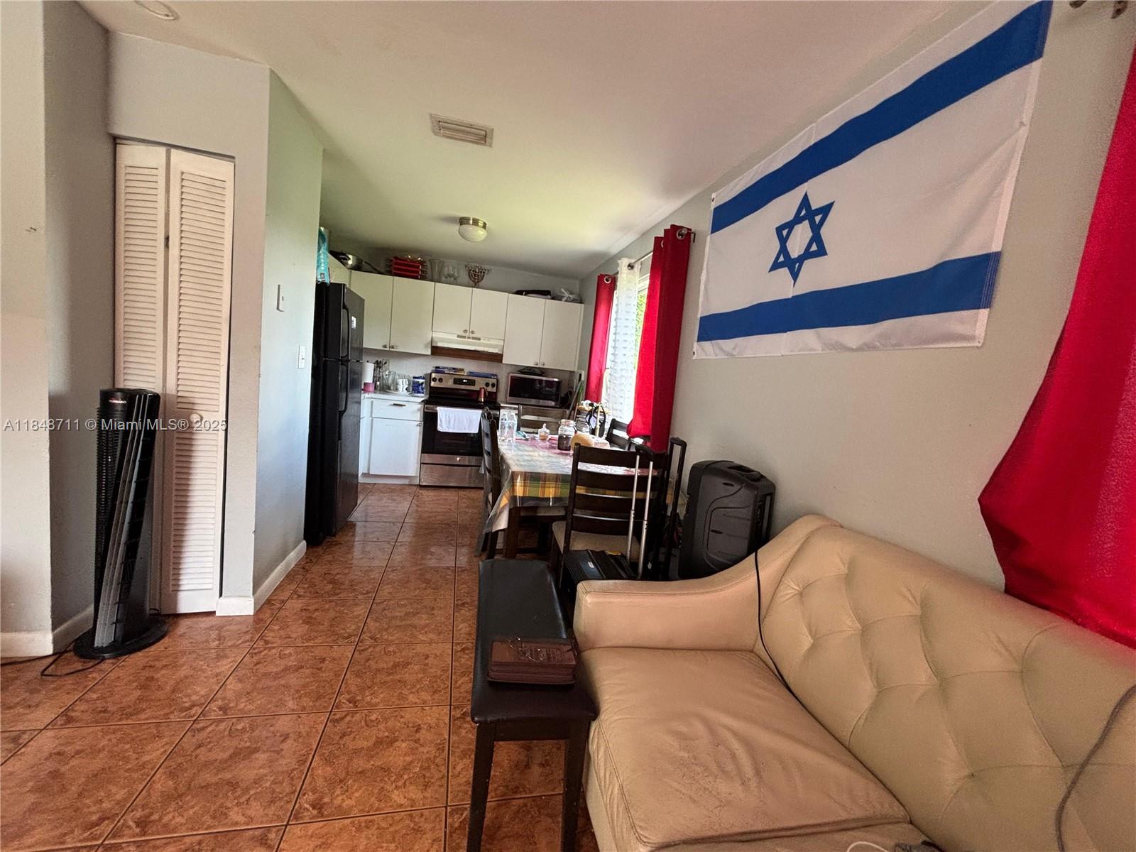 Ver detalles / 1485 sq. ft. $ 2025-07-29 0 foto