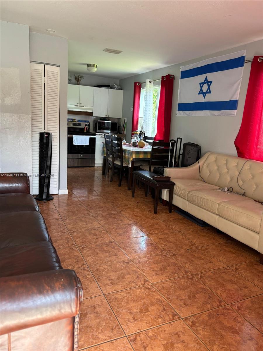 Ver detalles / 1485 sq. ft. $ 2025-07-29 0 foto