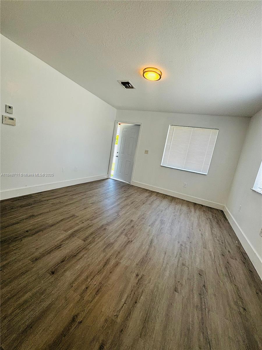 Ver detalles / 1485 sq. ft. $ 2025-07-29 0 foto