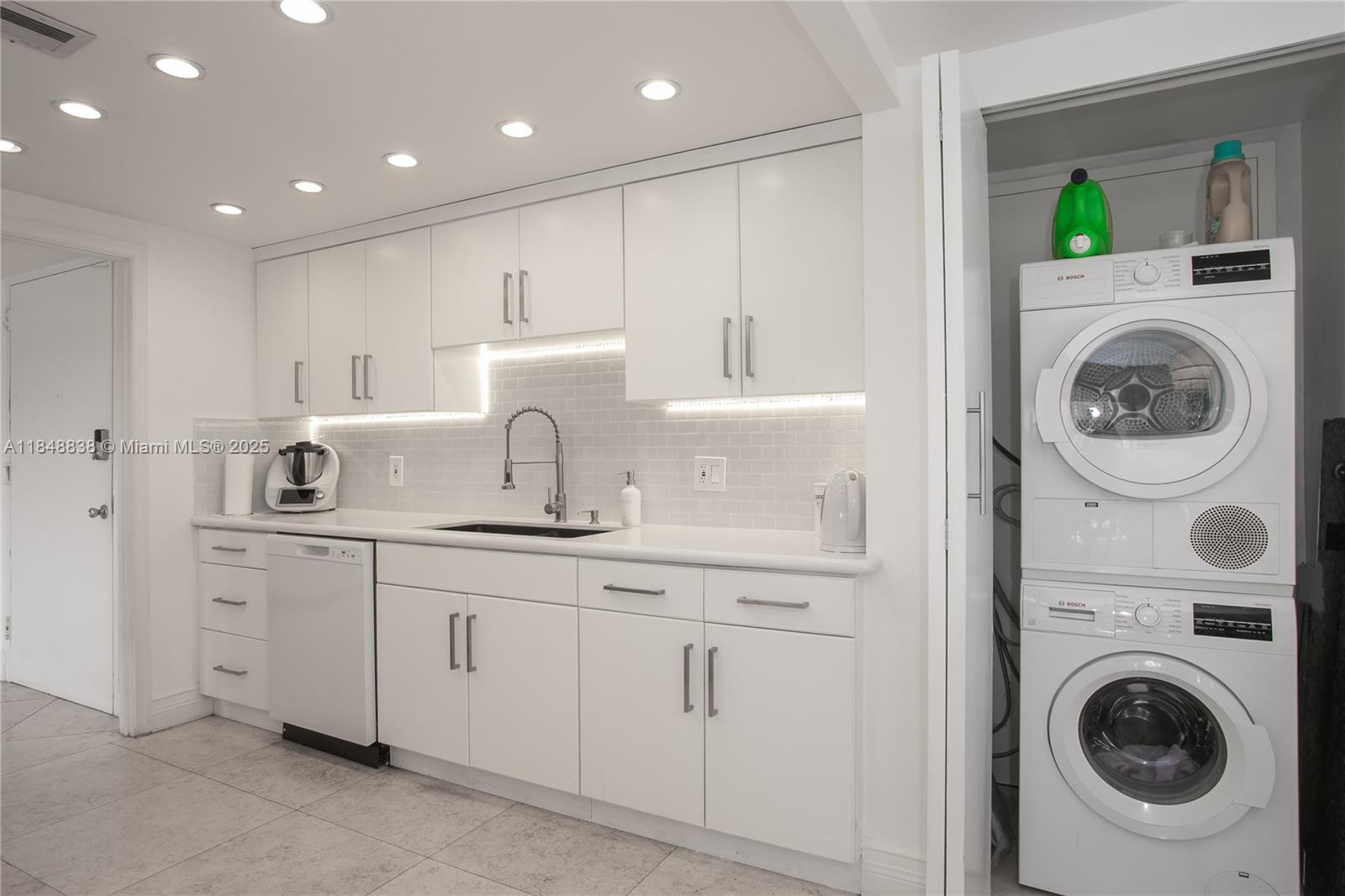 See details 511 2 / 3 1950 sq. ft. $ 2025-07-29 0 Photo