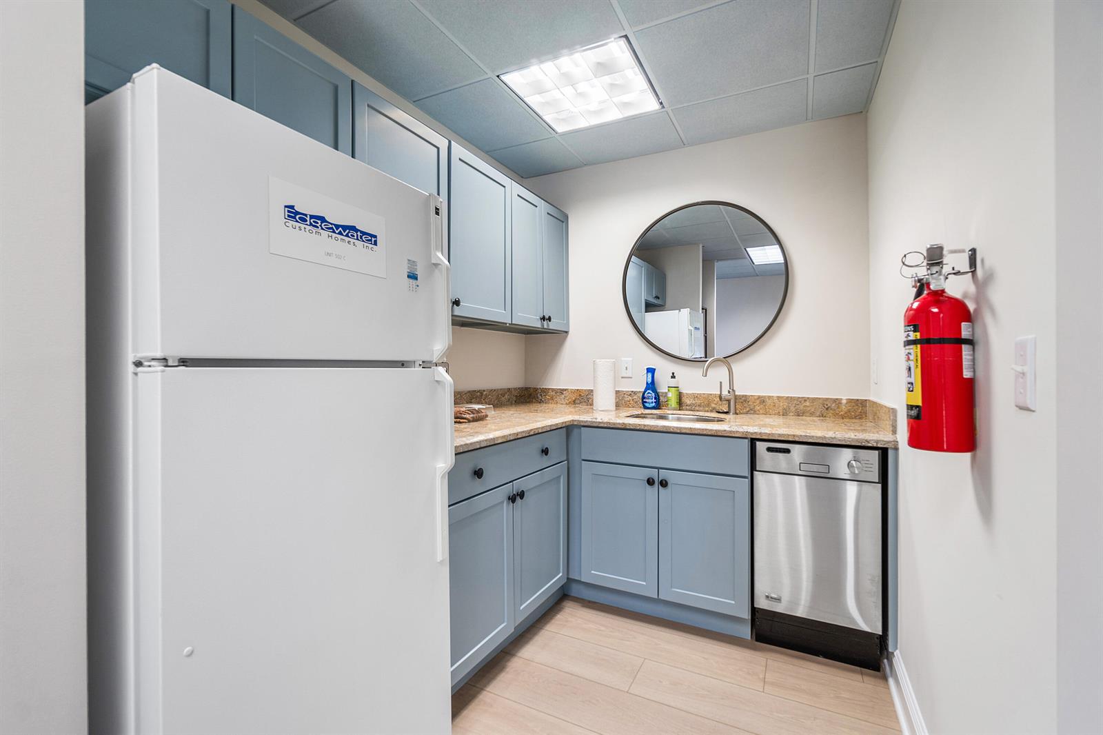 Ver detalles / 4 sq. ft. $ 2026-06-17 0 foto