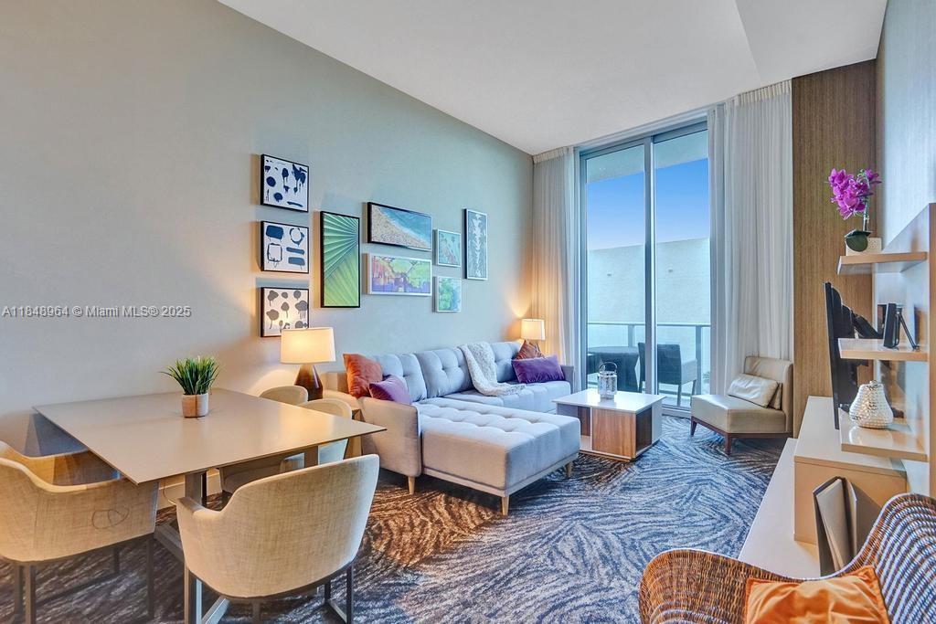 See details 304 1 / 1 653 sq. ft. $ 2025-07-29 0 Photo