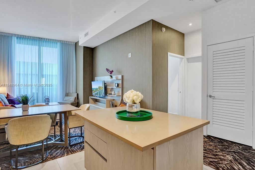 See details 304 1 / 1 653 sq. ft. $ 2025-07-29 0 Photo