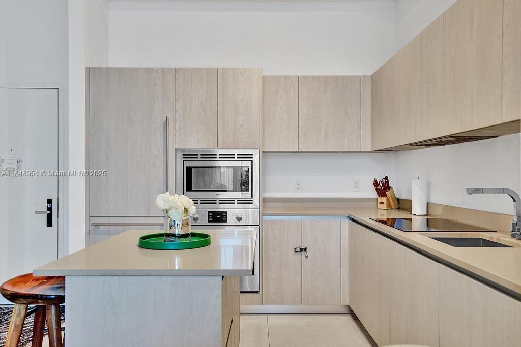 See details 304 1 / 1 653 sq. ft. $ 2025-07-29 0 Photo