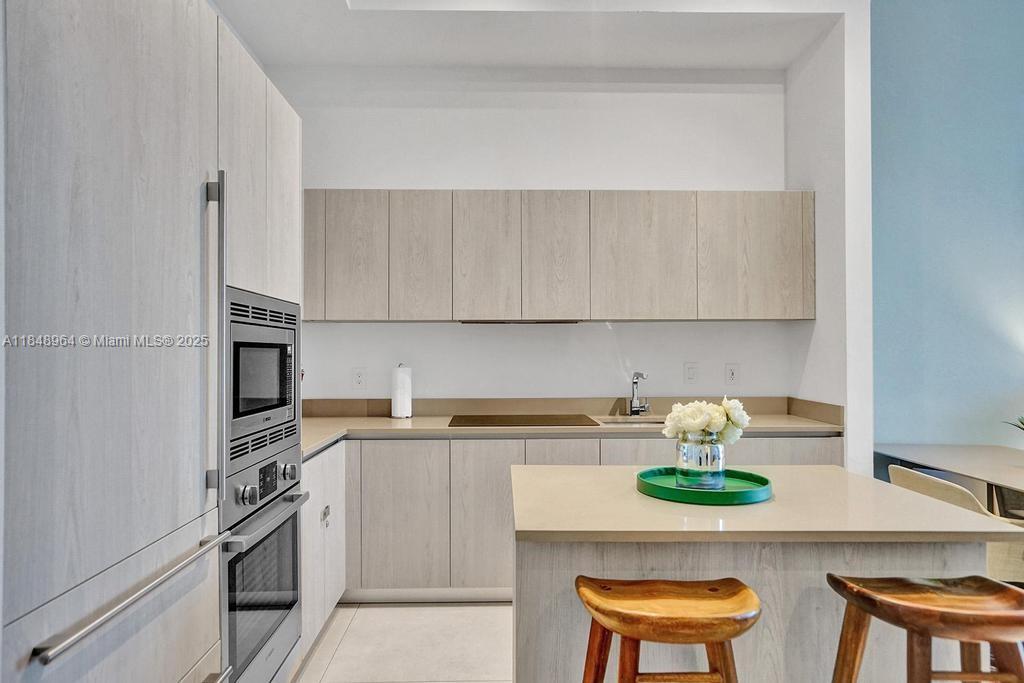 See details 304 1 / 1 653 sq. ft. $ 2025-07-29 0 Photo