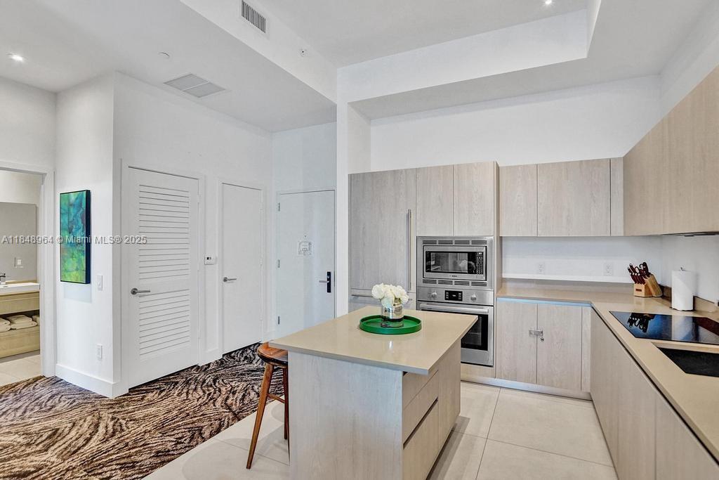 See details 304 1 / 1 653 sq. ft. $ 2025-07-29 0 Photo