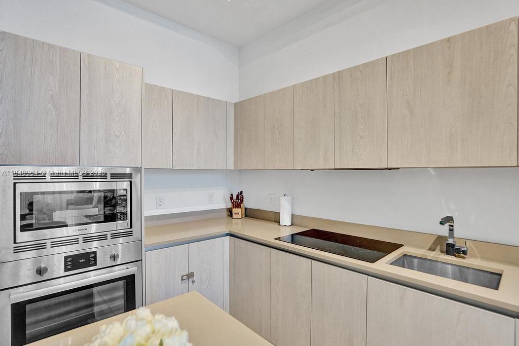 See details 304 1 / 1 653 sq. ft. $ 2025-07-29 0 Photo