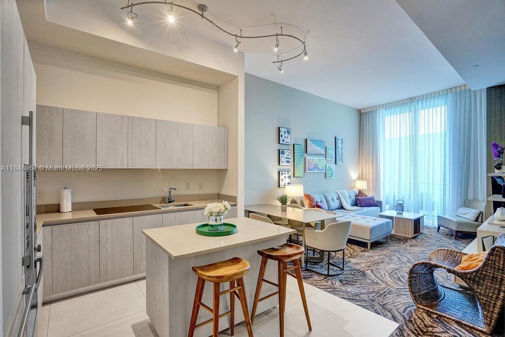 See details 304 1 / 1 653 sq. ft. $ 2025-07-29 0 Photo