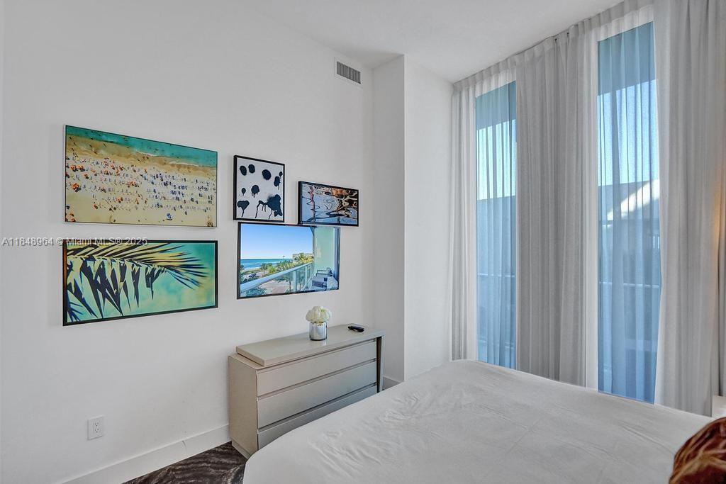 See details 304 1 / 1 653 sq. ft. $ 2025-07-29 0 Photo