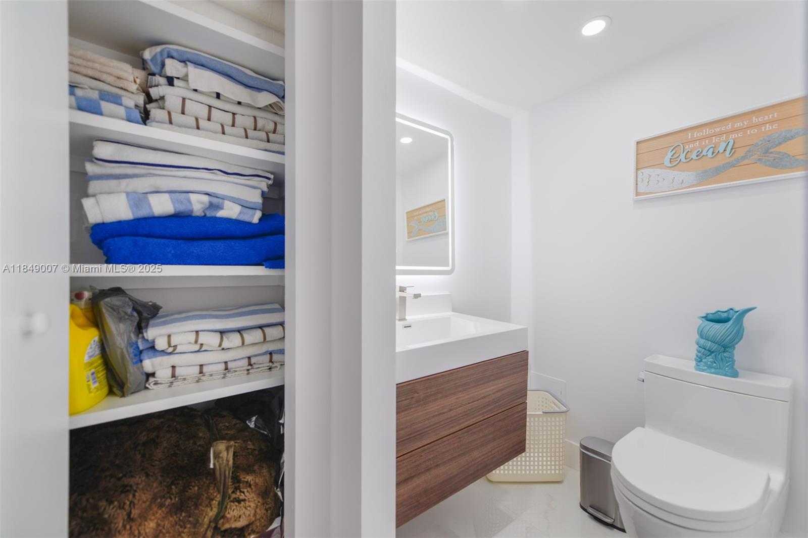 See details 3D 1 / 2 870 sq. ft. $ 2025-07-29 0 Photo
