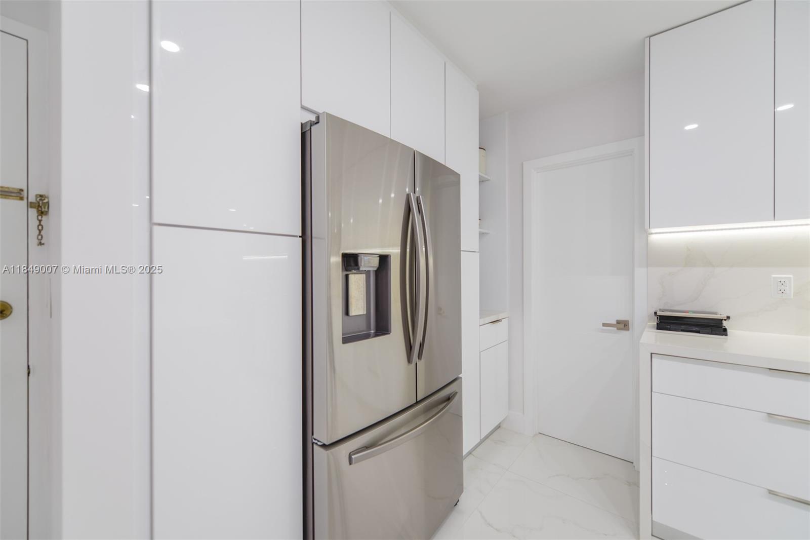 See details 3D 1 / 2 870 sq. ft. $ 2025-07-29 0 Photo