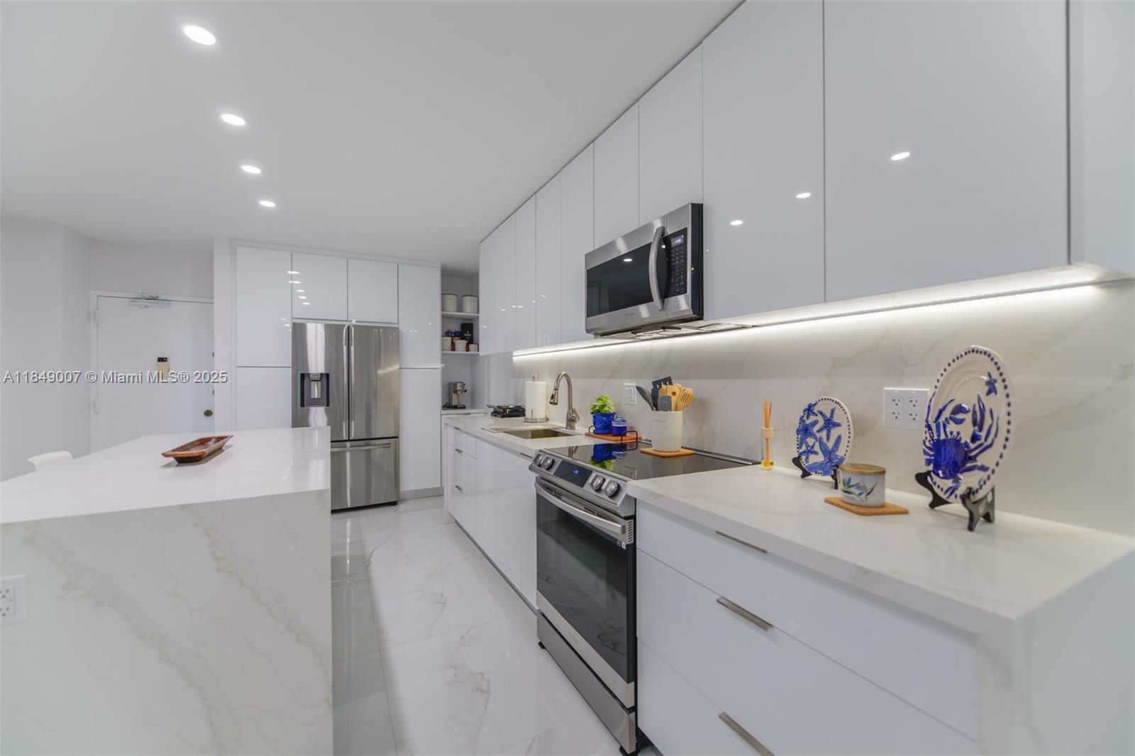 See details 3D 1 / 2 870 sq. ft. $ 2025-07-29 0 Photo