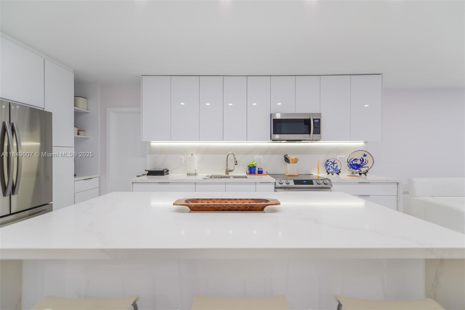 See details 3D 1 / 2 870 sq. ft. $ 2025-07-29 0 Photo