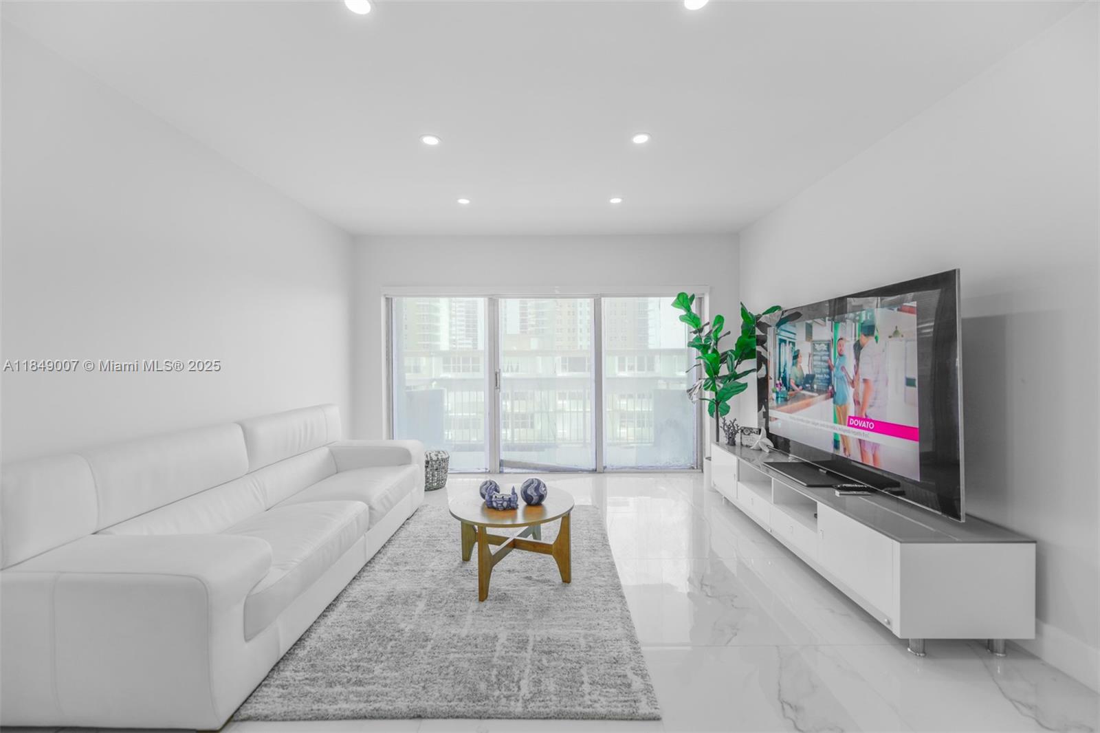 See details 3D 1 / 2 870 sq. ft. $ 2025-07-29 0 Photo