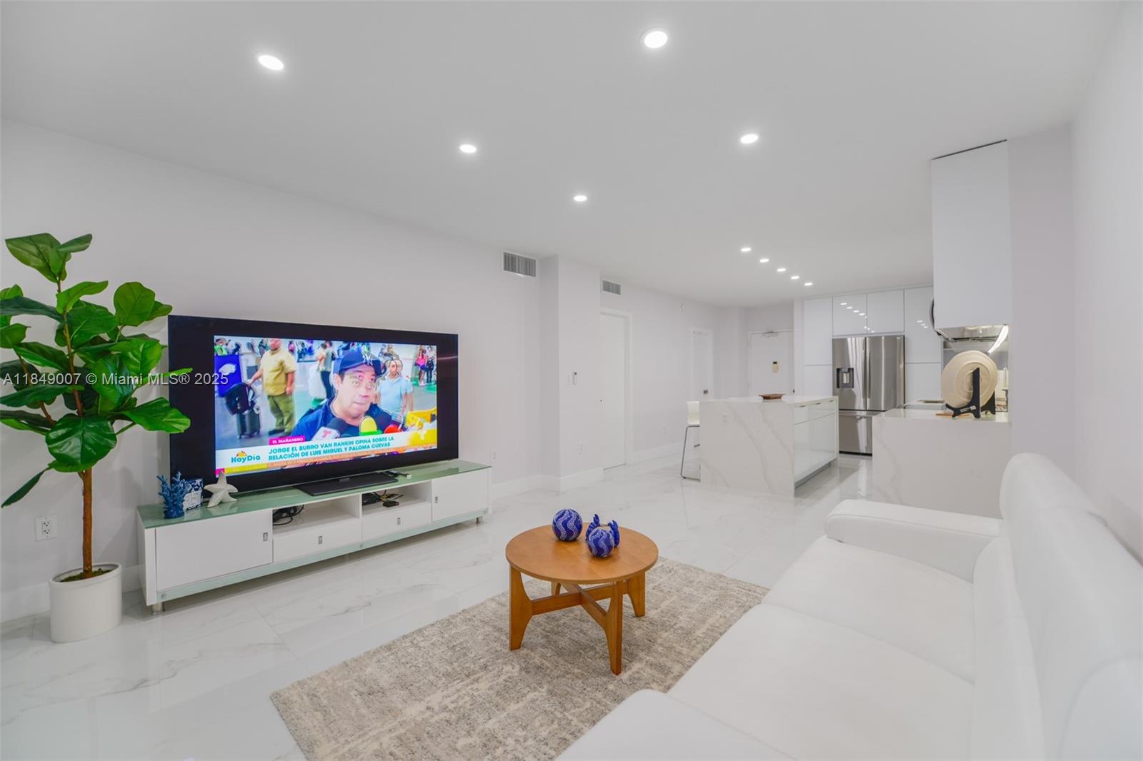 See details 3D 1 / 2 870 sq. ft. $ 2025-07-29 0 Photo