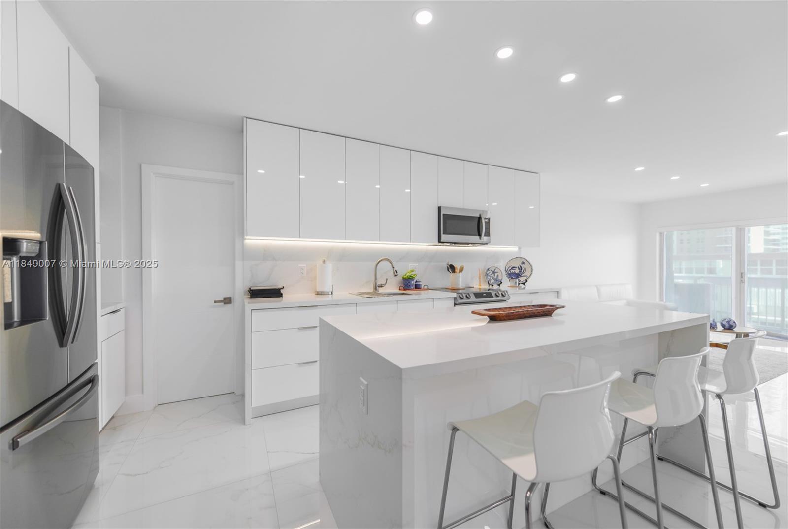 See details 3D 1 / 2 870 sq. ft. $ 2025-07-29 0 Photo