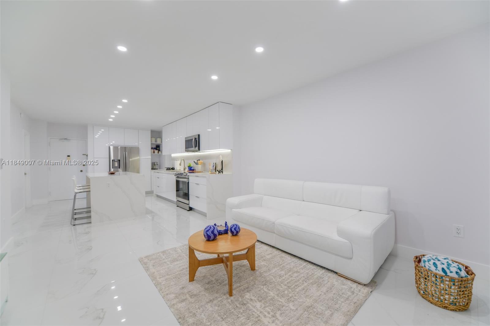 See details 3D 1 / 2 870 sq. ft. $ 2025-07-29 0 Photo