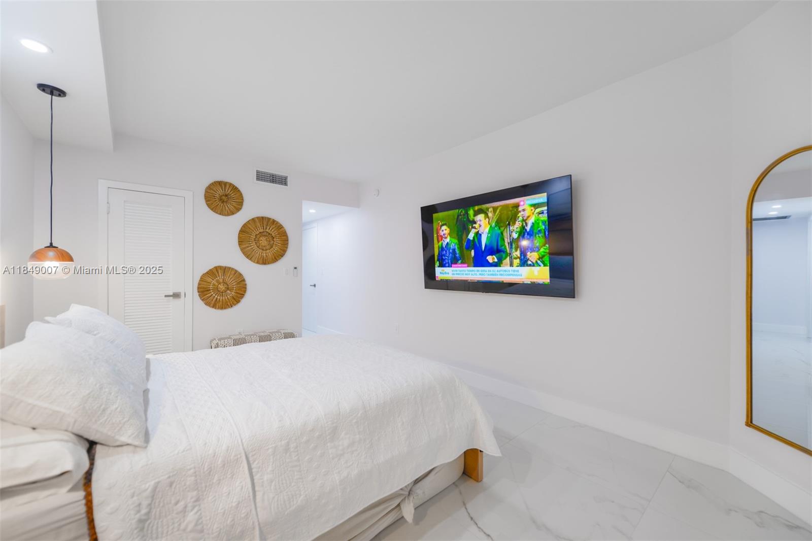 See details 3D 1 / 2 870 sq. ft. $ 2025-07-29 0 Photo