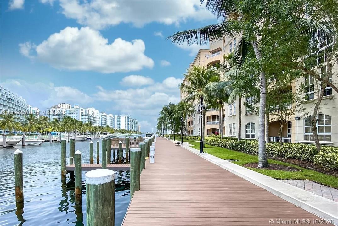 Photo of 3001 185th St  #123, Aventura, Florida, 33180 - 