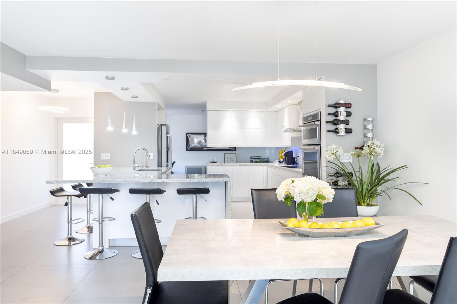 See details 330 4 / 3 2425 sq. ft. $ 2025-07-29 0 Photo