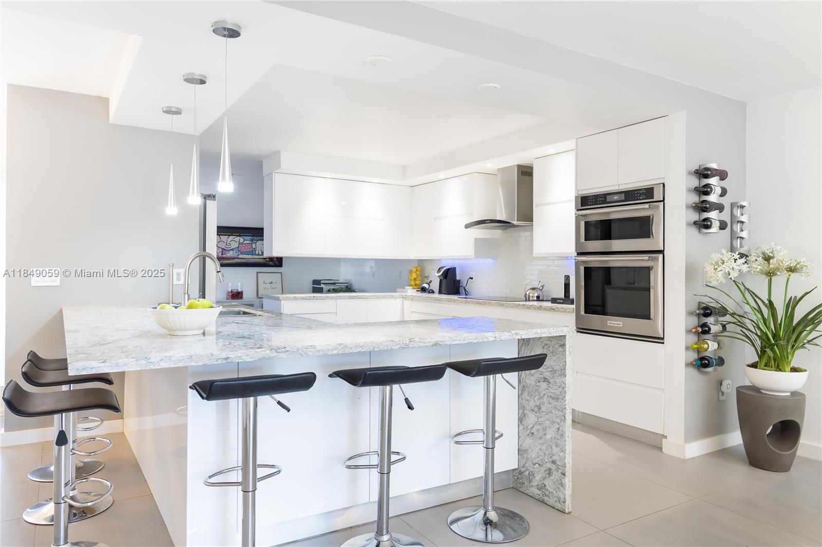 See details 330 4 / 3 2425 sq. ft. $ 2025-07-29 0 Photo