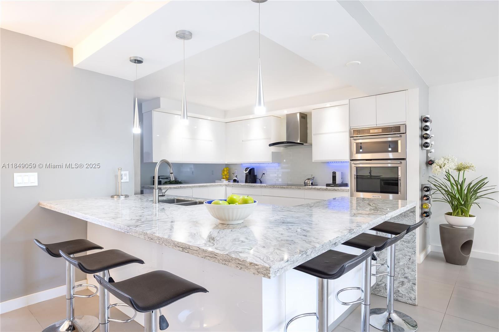 See details 330 4 / 3 2425 sq. ft. $ 2025-07-29 0 Photo