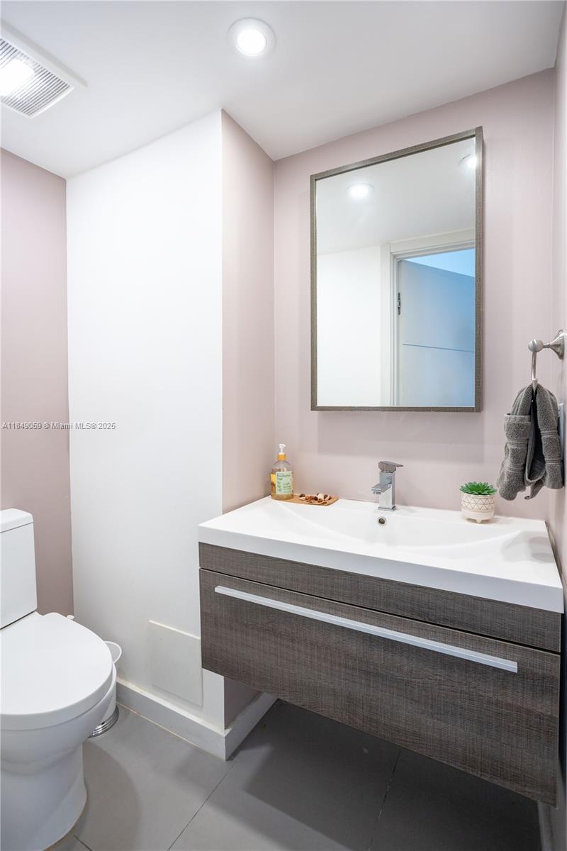 See details 330 4 / 3 2425 sq. ft. $ 2025-07-29 0 Photo